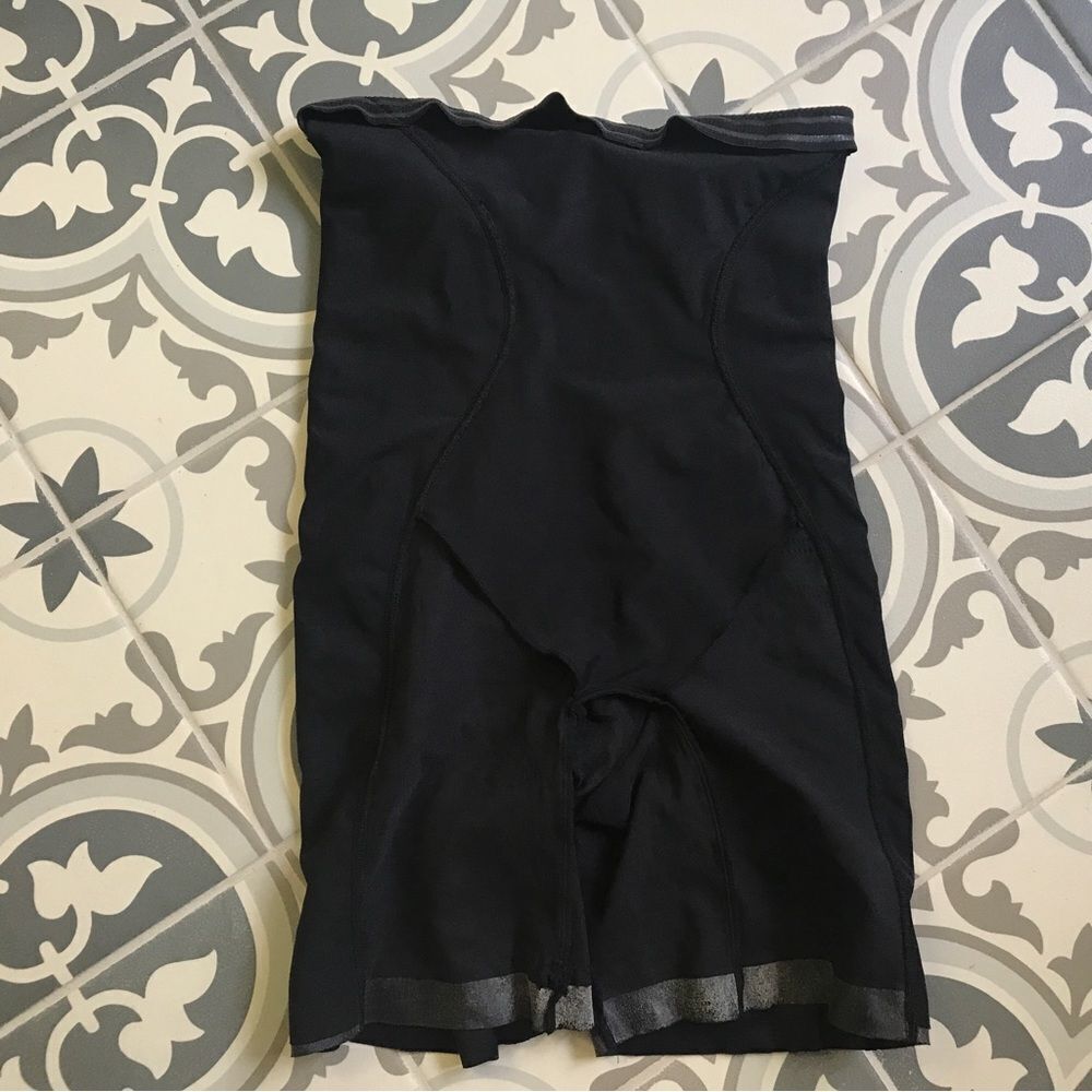 Maidenform Flexeees High Waist Thigh Slimmer (M) - Picture 10 of 11